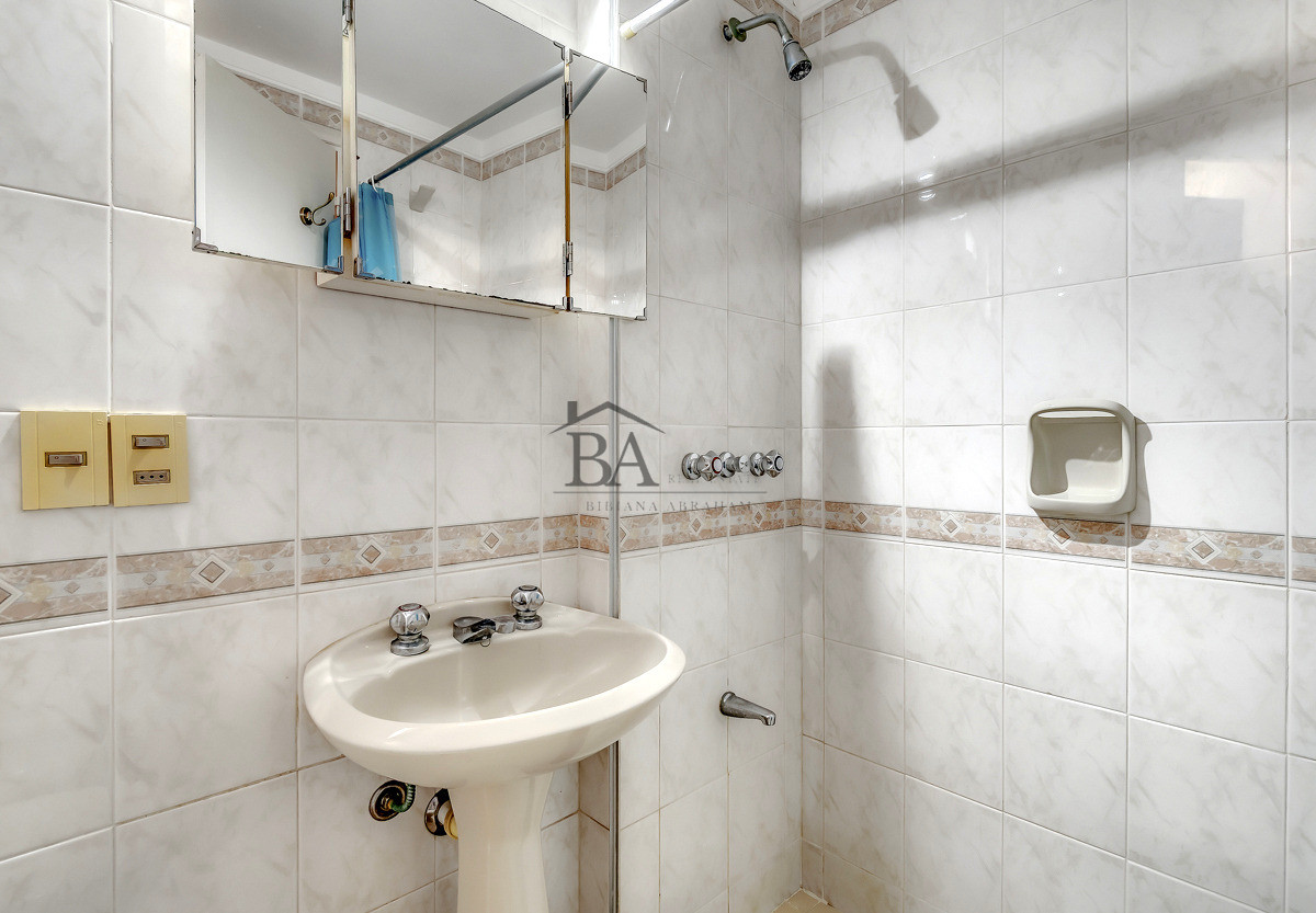 Apartamento ID.22 - Venta apartamento 3 dormitorios, a pasos de Playa Brava. Terraza amplia