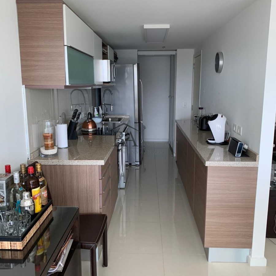 Apartamento ID.21 - Venta Apartamento de 3 dormitorios con vista al mar.