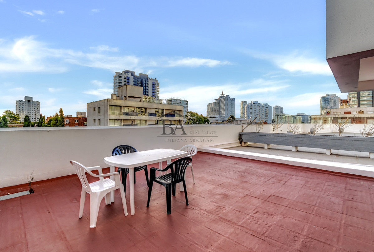 Apartamento ID.22 - Venta apartamento 3 dormitorios, a pasos de Playa Brava. Terraza amplia