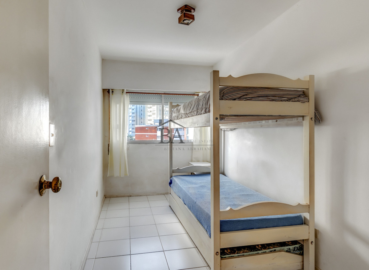 Apartamento ID.22 - Venta apartamento 3 dormitorios, a pasos de Playa Brava. Terraza amplia