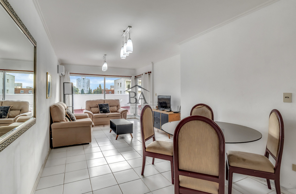 Apartamento ID.22 - Venta apartamento 3 dormitorios, a pasos de Playa Brava. Terraza amplia