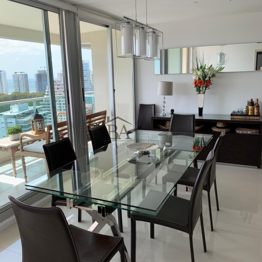 Apartamento ID.21 - Venta Apartamento de 3 dormitorios con vista al mar.