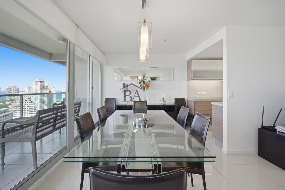 Apartamento ID.21 - Venta Apartamento de 3 dormitorios con vista al mar.