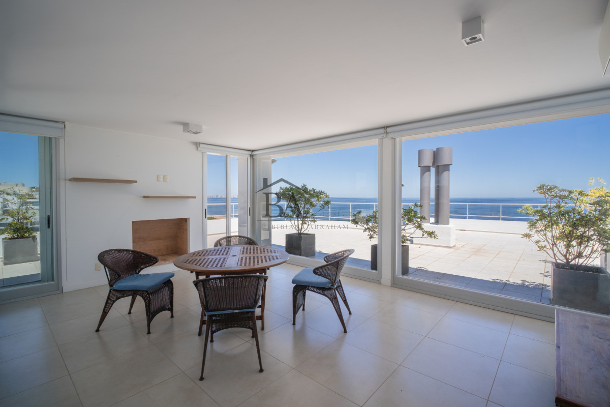 Apartamento ID.25 - Venta Apartamento Penthouse 4 dormitorios, Frente al mar
