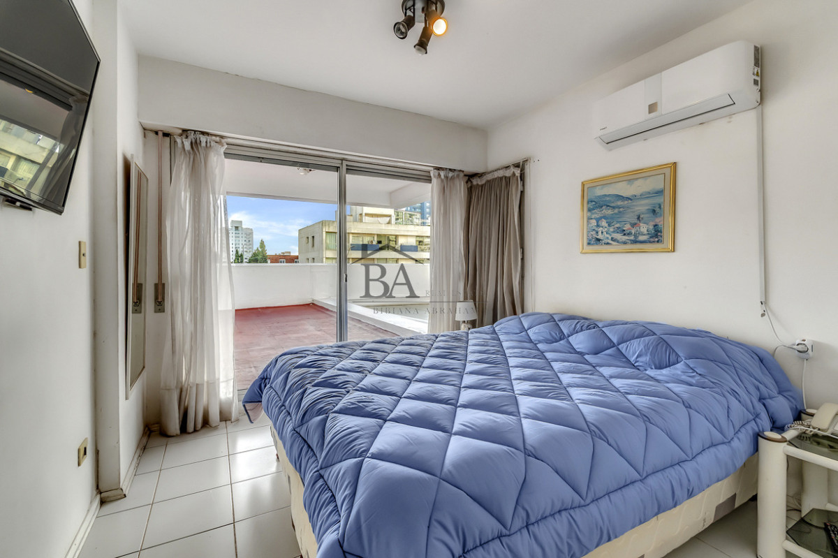 Apartamento ID.22 - Venta apartamento 3 dormitorios, a pasos de Playa Brava. Terraza amplia