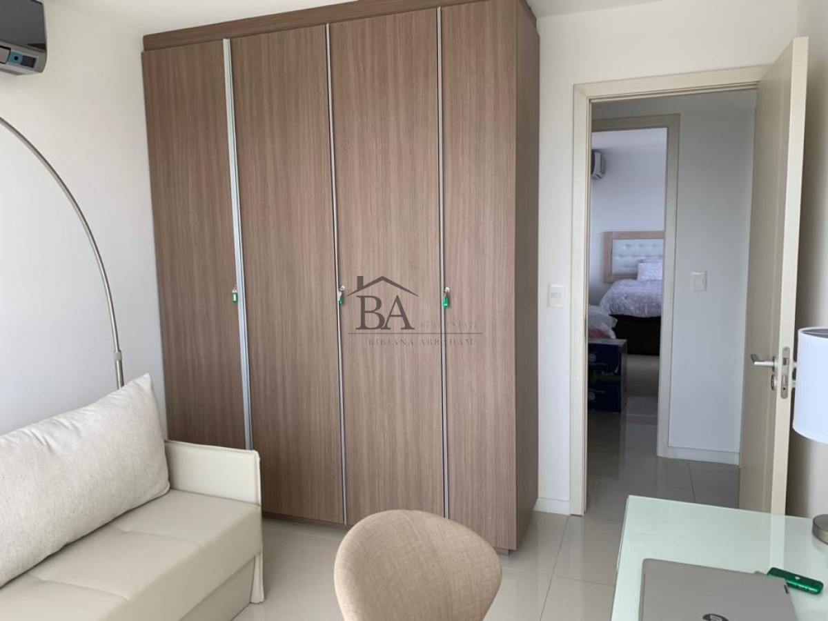 Apartamento ID.21 - Venta Apartamento de 3 dormitorios con vista al mar.