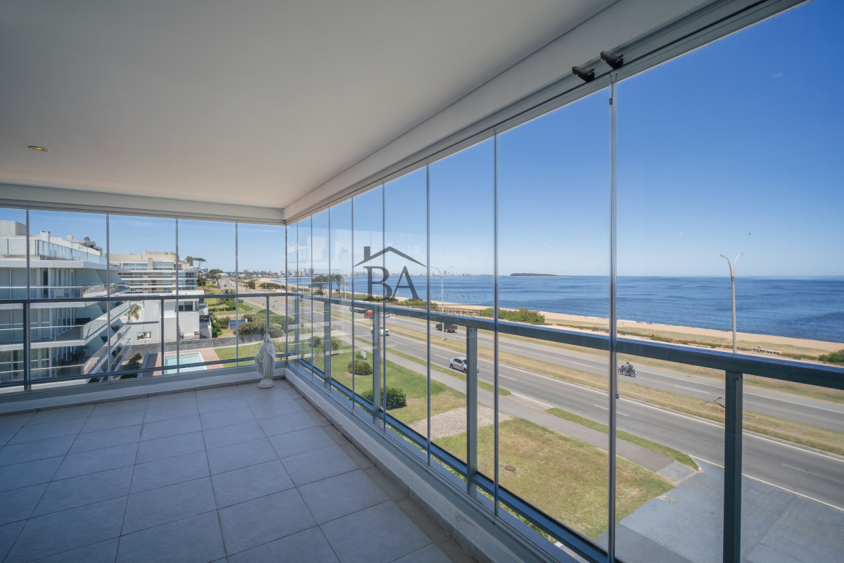 Apartamento ID.25 - Venta Apartamento Penthouse 4 dormitorios, Frente al mar