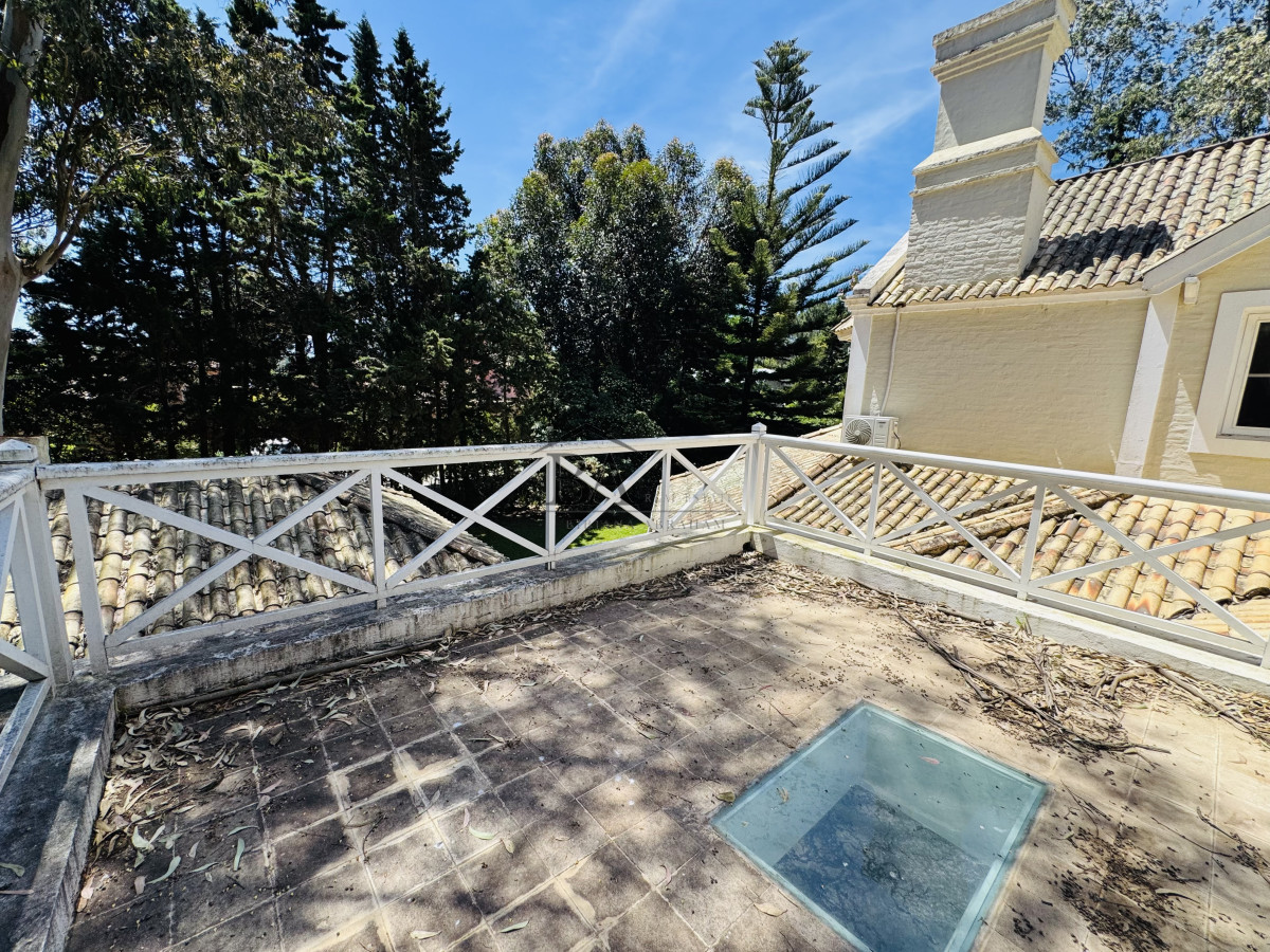 Casa ID.18 - Venta casa en Barrio Privado de 5 dormitorios.