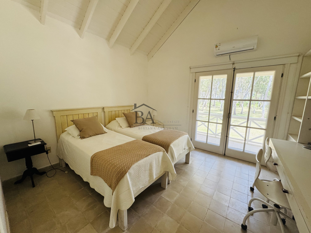 Casa ID.18 - Venta casa en Barrio Privado de 5 dormitorios.