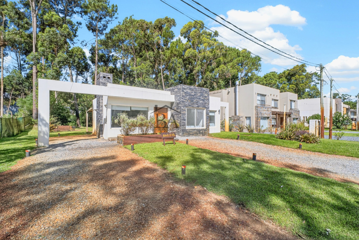 Casa ID.167 - Casa en venta Complejo Solanas terreno amplio excelente distribución