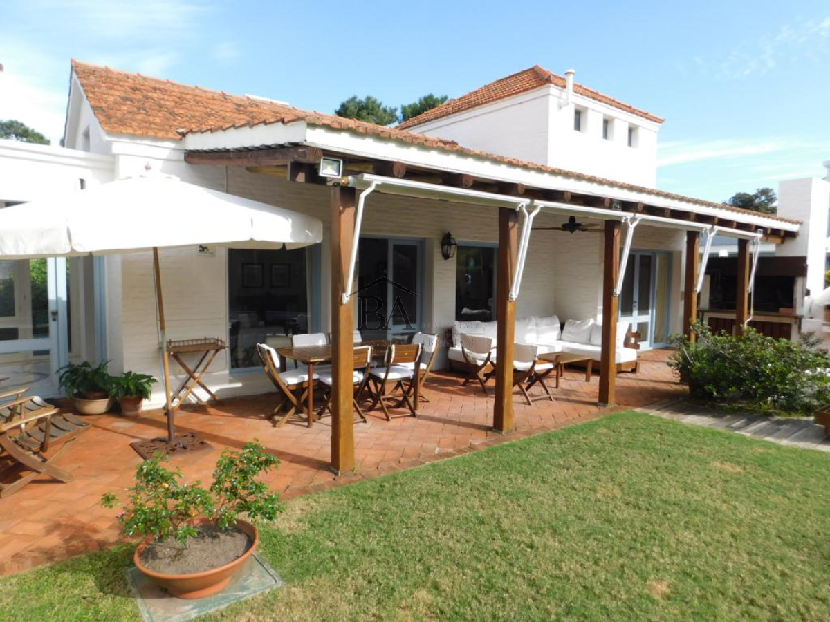 Casa ID.17 - Casa en Montoya de 4 dormitorios y piscina, A pasos del Mar