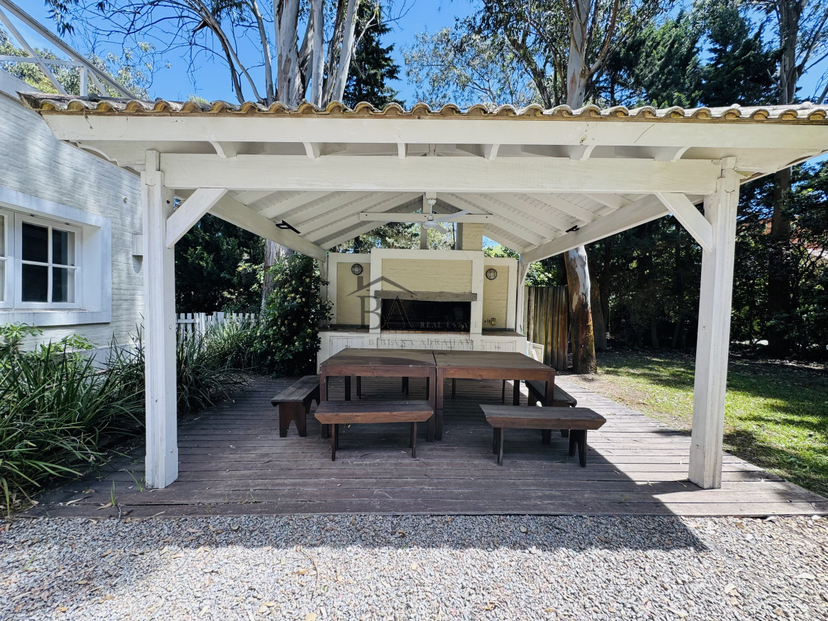 Casa ID.18 - Venta casa en Barrio Privado de 5 dormitorios.