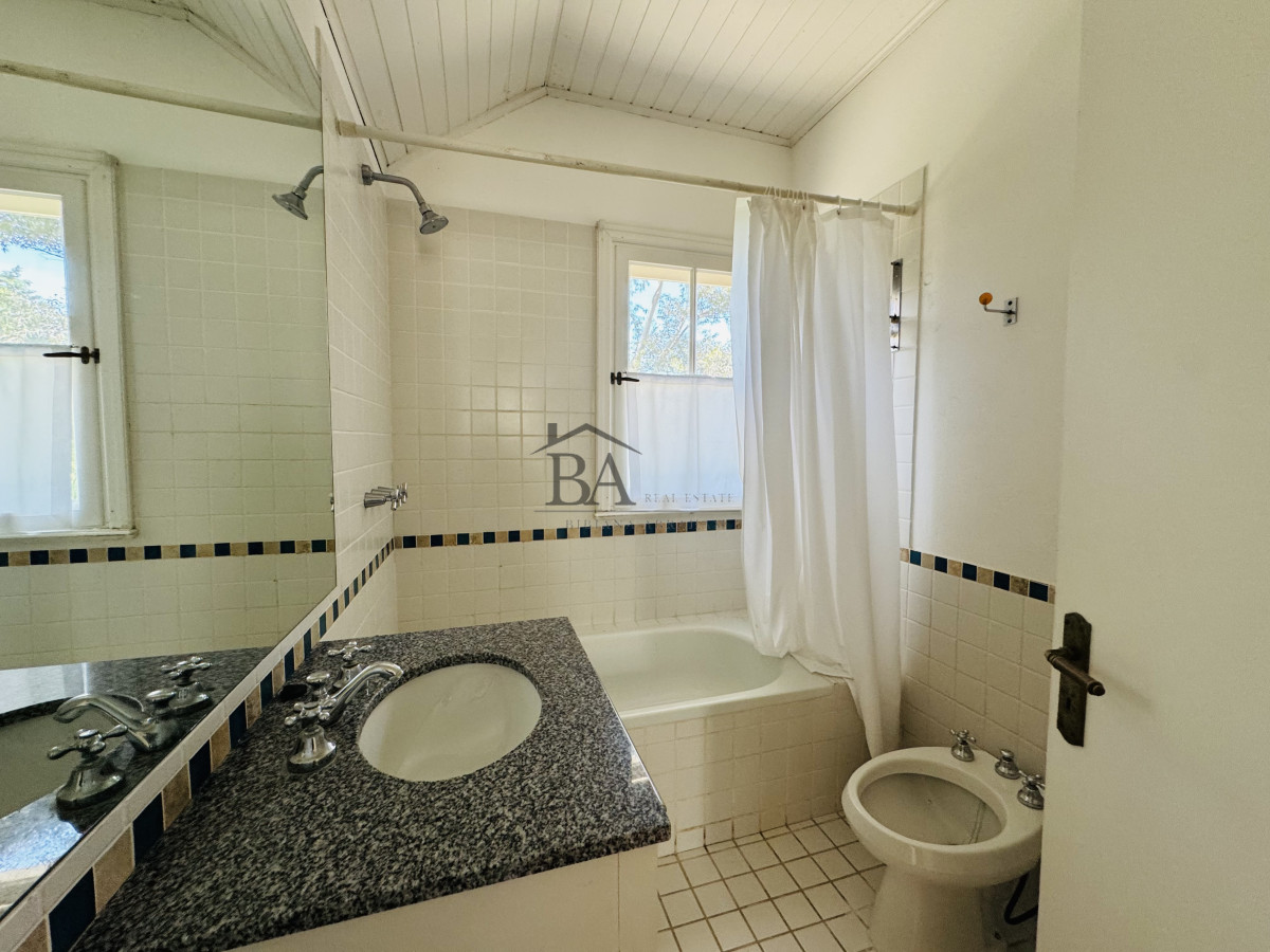 Casa ID.18 - Venta casa en Barrio Privado de 5 dormitorios.