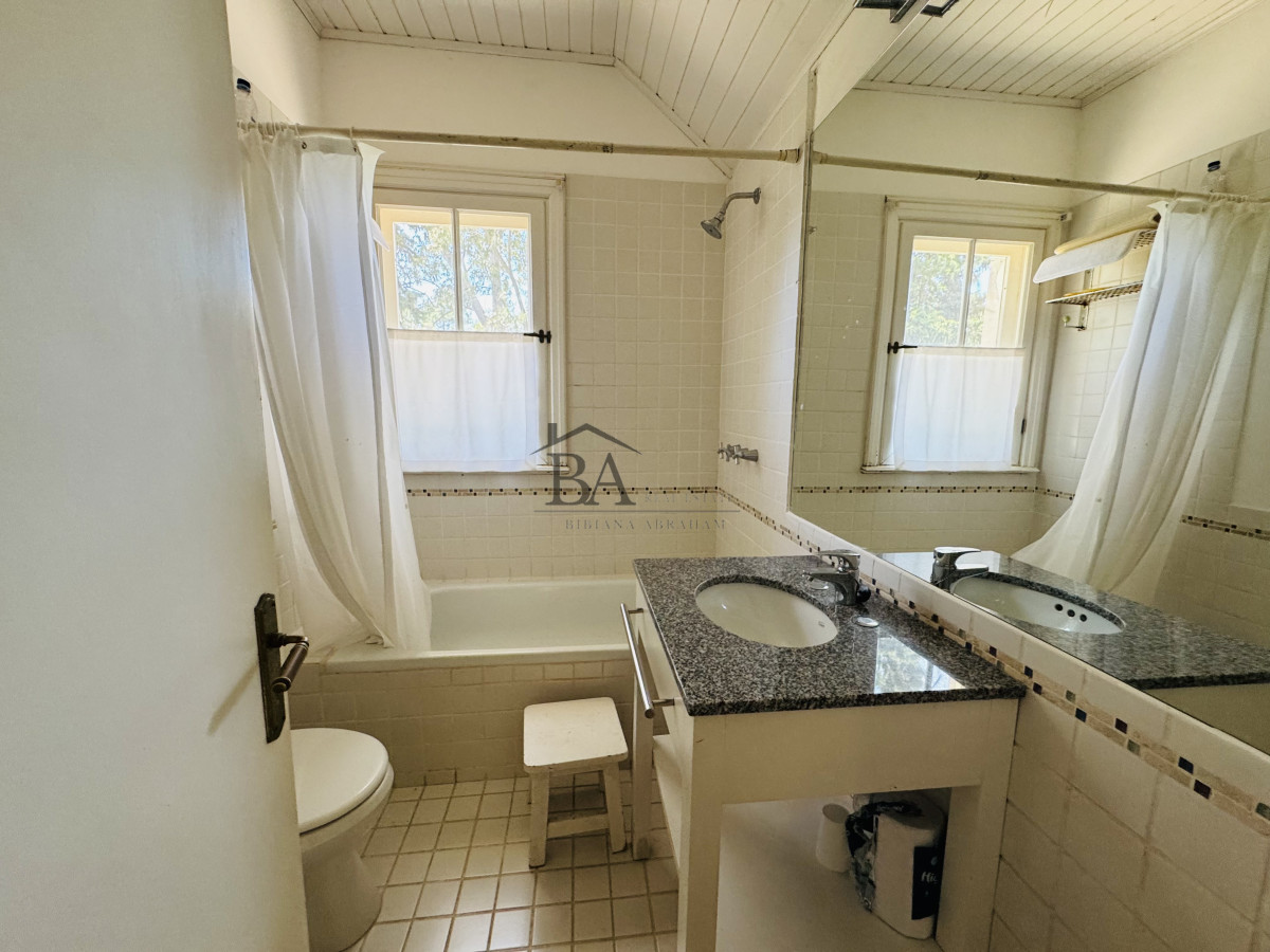 Casa ID.18 - Venta casa en Barrio Privado de 5 dormitorios.