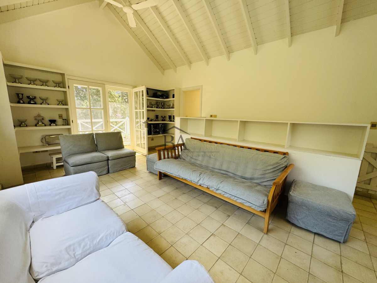 Casa ID.18 - Venta casa en Barrio Privado de 5 dormitorios.