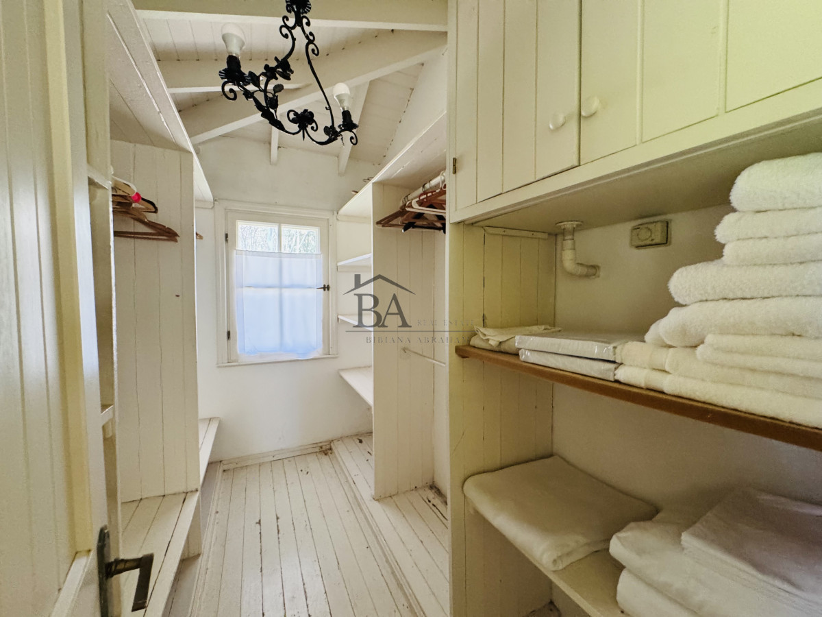 Casa ID.18 - Venta casa en Barrio Privado de 5 dormitorios.