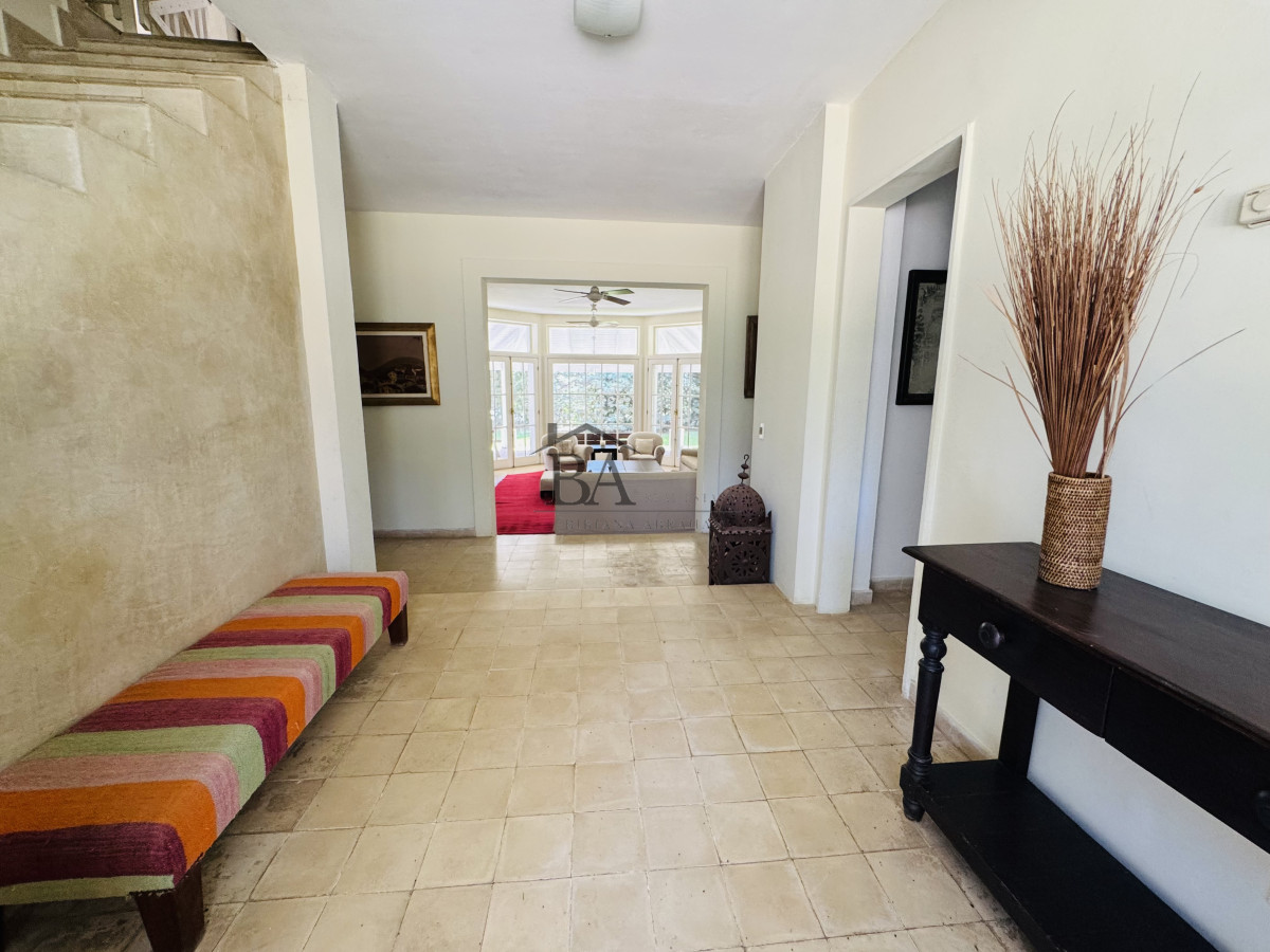 Casa ID.18 - Venta casa en Barrio Privado de 5 dormitorios.