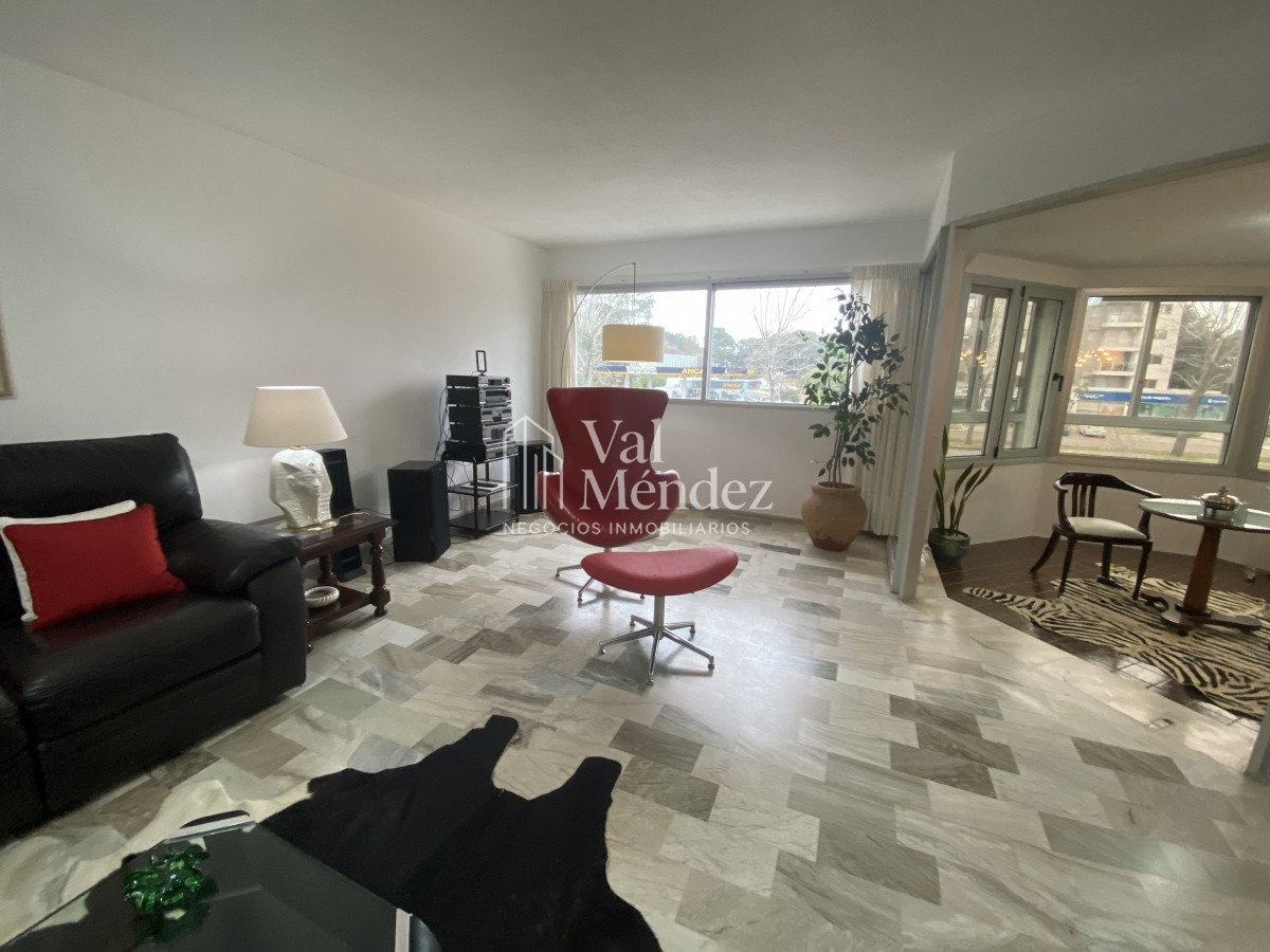 Apartamento ID.3829 - Venta Apartamento 3 dormitorios + dependencia, excelente orientaciÃ³n