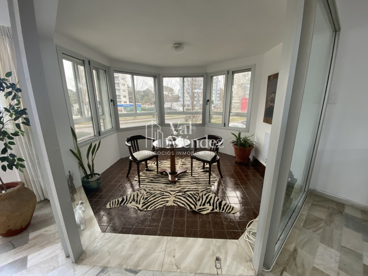 Apartamento ID.3829 - Venta Apartamento 3 dormitorios + dependencia, excelente orientaciÃ³n