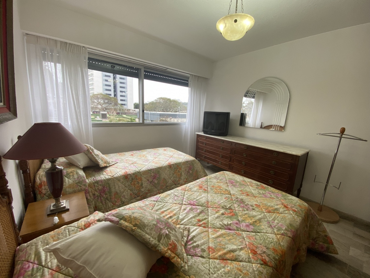 Apartamento ID.241 - Venta Apartamento 3 dormitorios + dependencia, excelente orientaciÃ³n