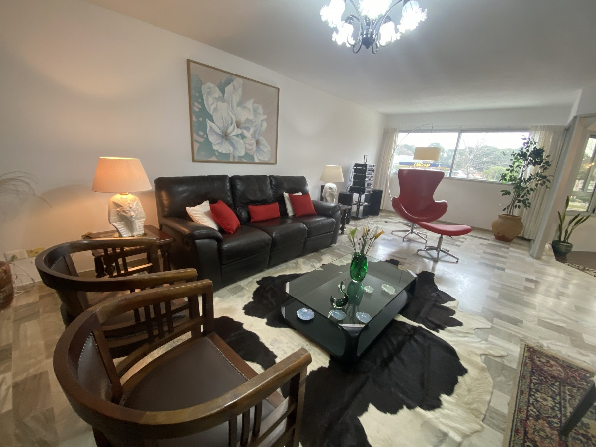 Apartamento ID.241 - Venta Apartamento 3 dormitorios + dependencia, excelente orientaciÃ³n