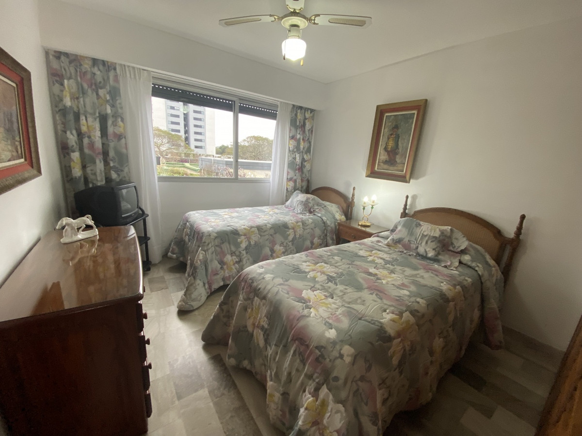 Apartamento ID.241 - Venta Apartamento 3 dormitorios + dependencia, excelente orientaciÃ³n