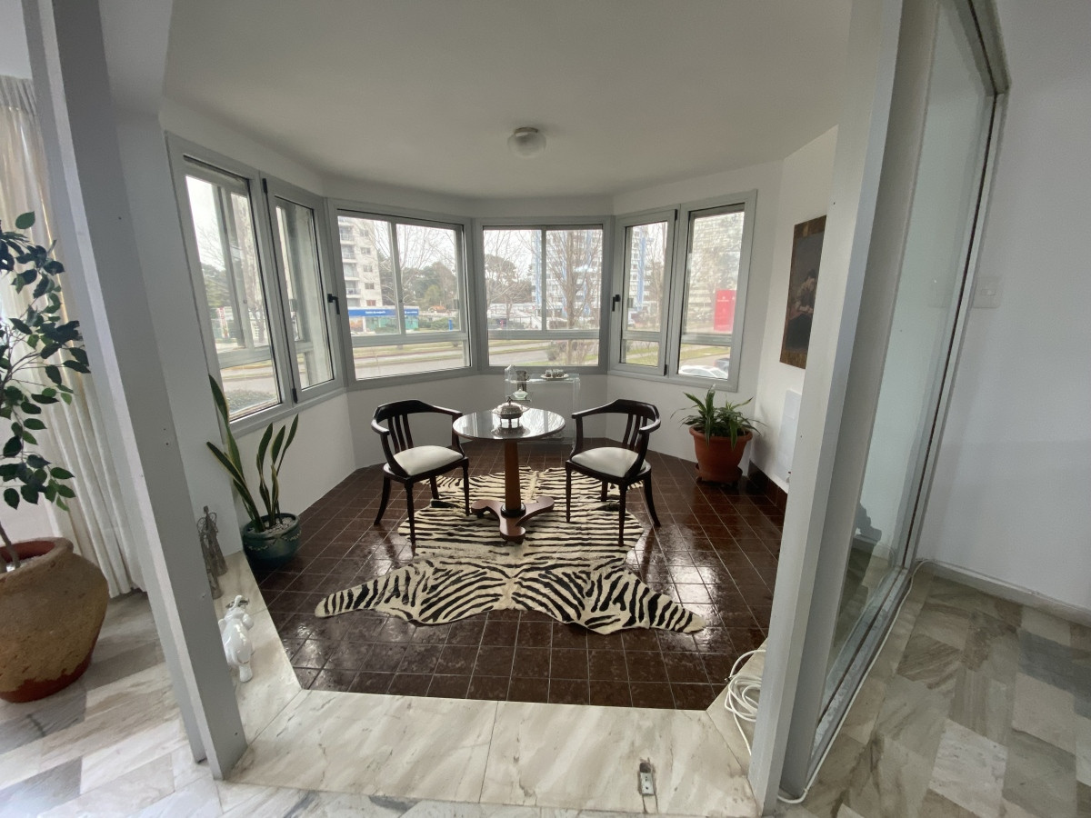 Apartamento ID.241 - Venta Apartamento 3 dormitorios + dependencia, excelente orientaciÃ³n