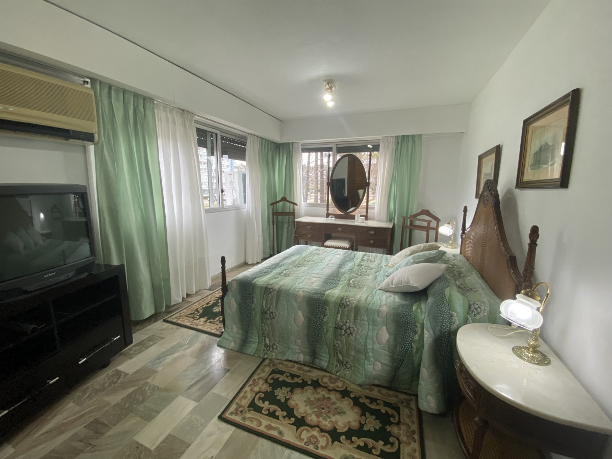 Apartamento ID.241 - Venta Apartamento 3 dormitorios + dependencia, excelente orientaciÃ³n