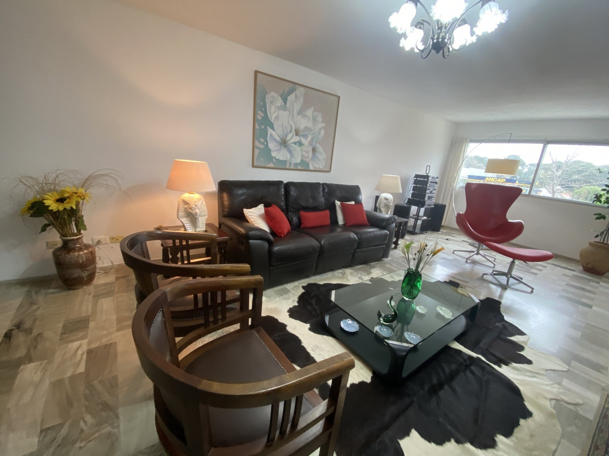 Apartamento ID.241 - Venta Apartamento 3 dormitorios + dependencia, excelente orientaciÃ³n