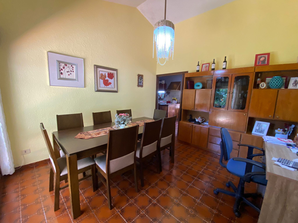 Casa ID.412 - Casa en Alquiler Anual 3 dormitorios+ 1 suite.