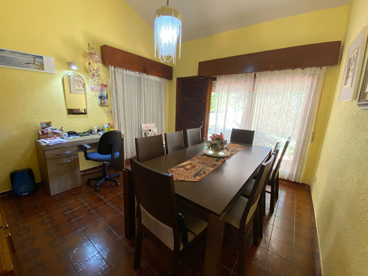 Casa ID.412 - Casa en Alquiler Anual 3 dormitorios+ 1 suite.