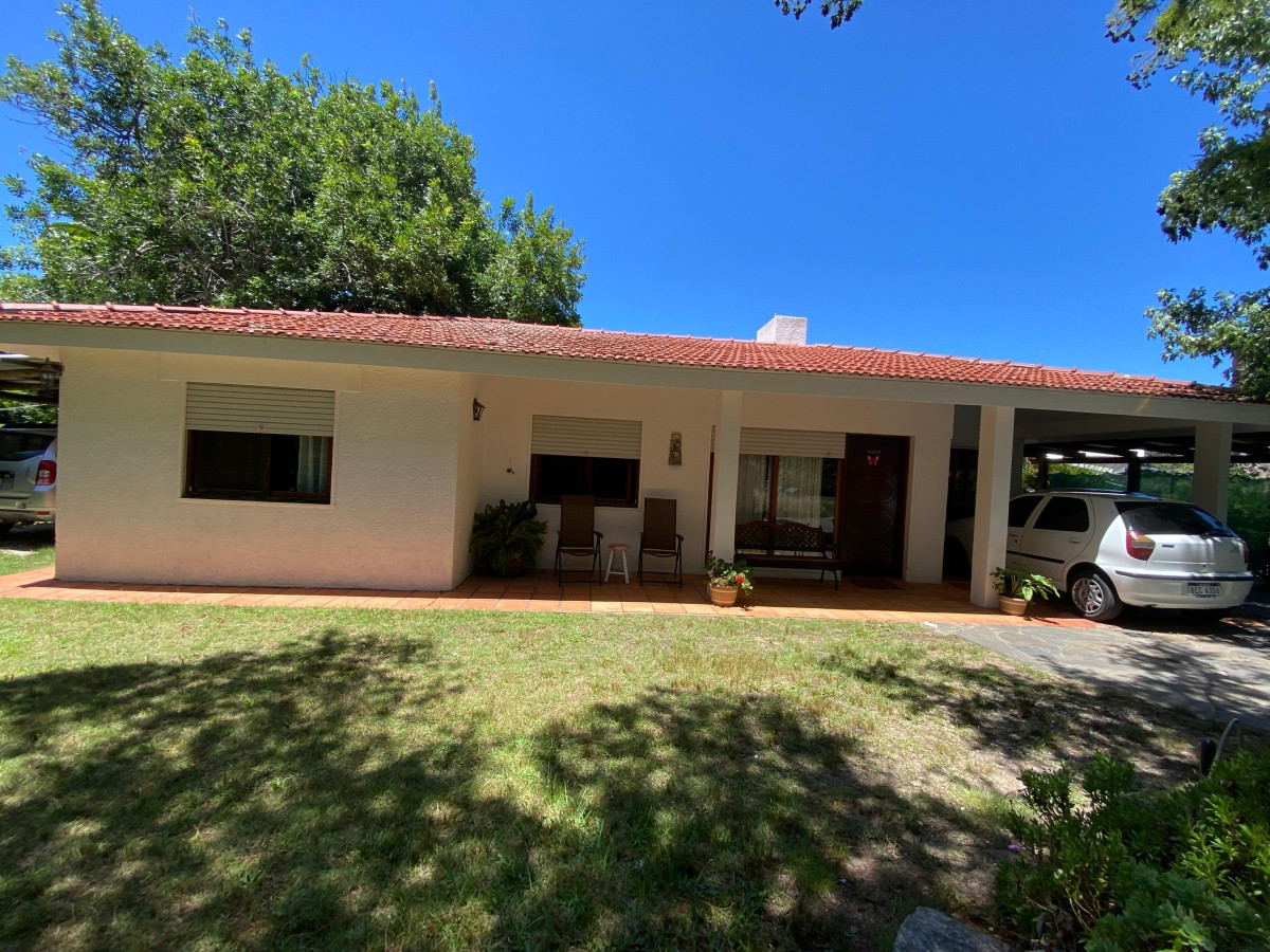 Casa ID.412 - Casa en Alquiler Anual 3 dormitorios+ 1 suite.
