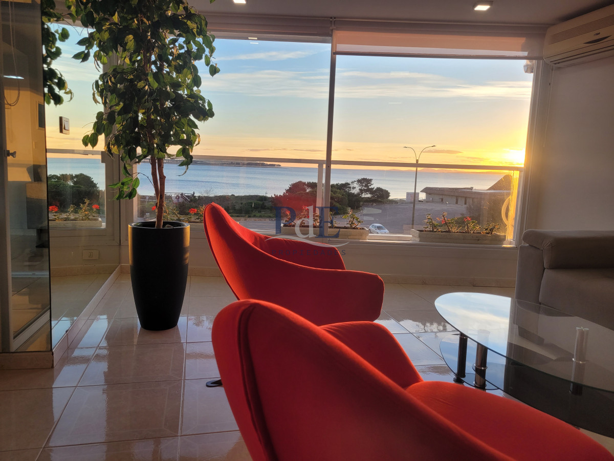 Beverly Tower | Residencia frente al mar en Playa Mansa