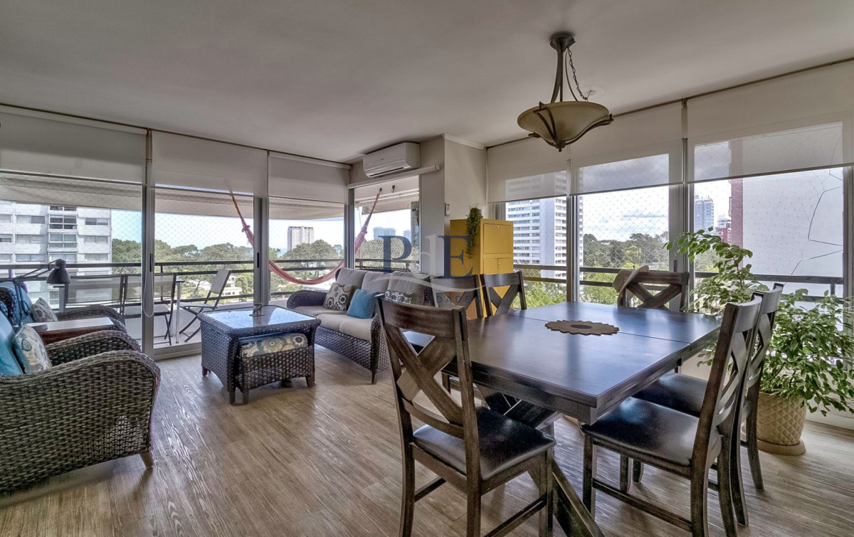 Venta apartamento 3 dormitorios con vista parcial al mar. Punta del Este. - Imagen 8
