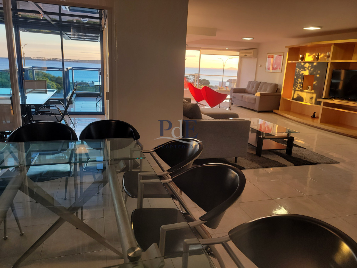 Beverly Tower | Residencia frente al mar en Playa Mansa - Imagen 2