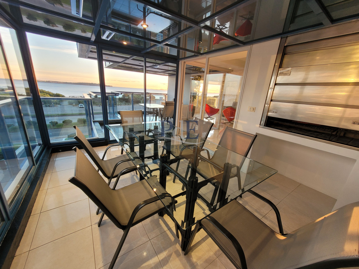 Beverly Tower | Residencia frente al mar en Playa Mansa - Imagen 3