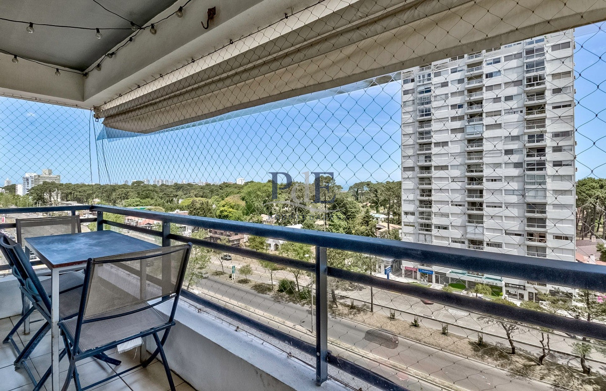 Venta apartamento 3 dormitorios con vista parcial al mar. Punta del Este. - Imagen 4