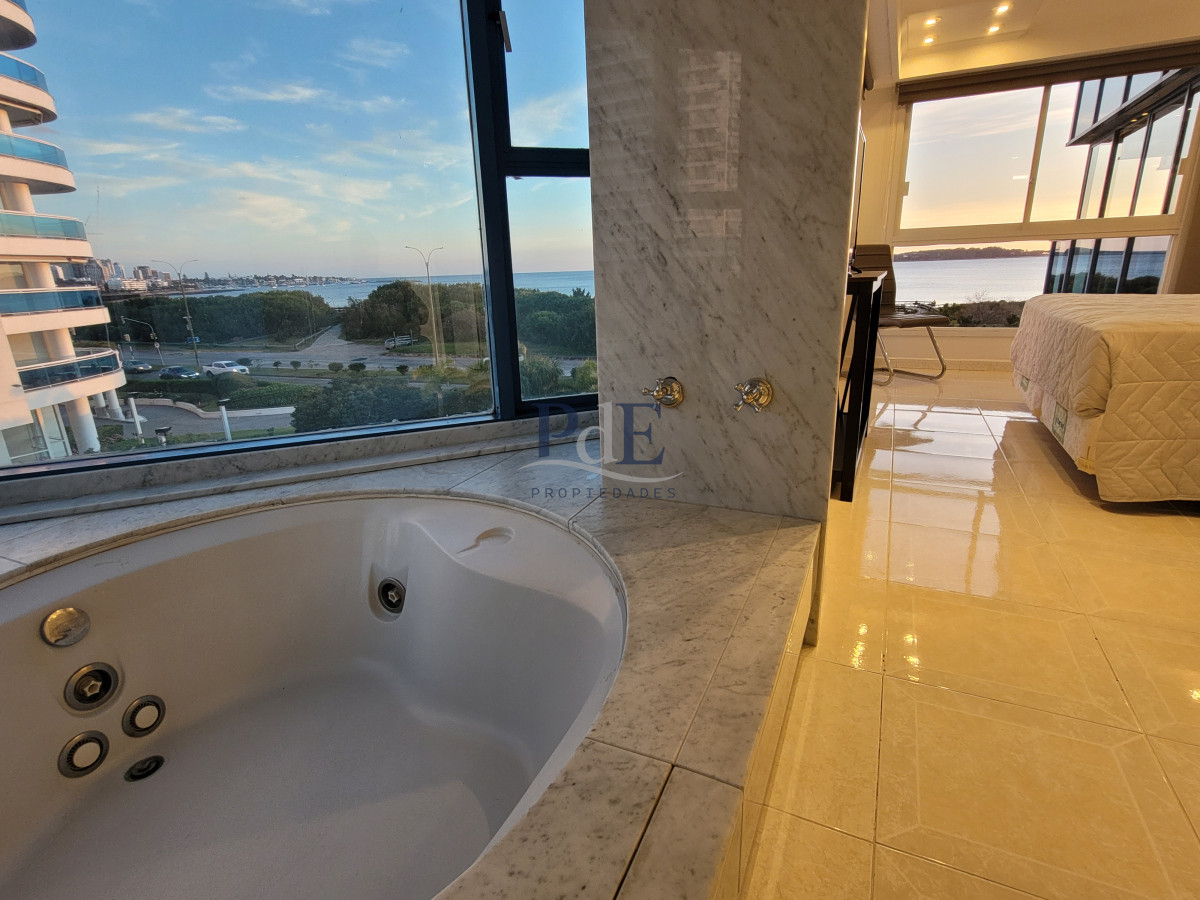 Beverly Tower | Residencia frente al mar en Playa Mansa - Imagen 8