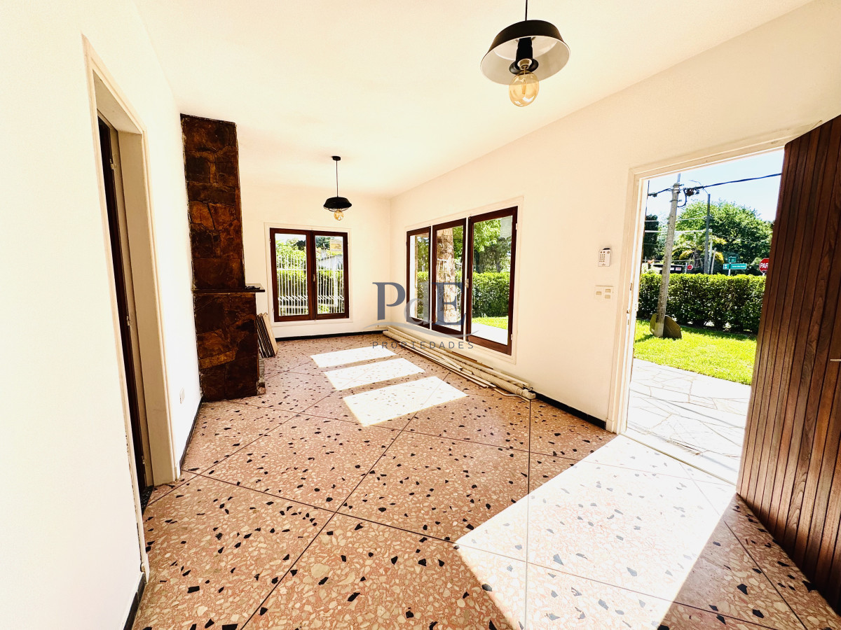 Venta Casa de 2 dormitorios cerca de playa mansa y servicios.  - Imagen 25