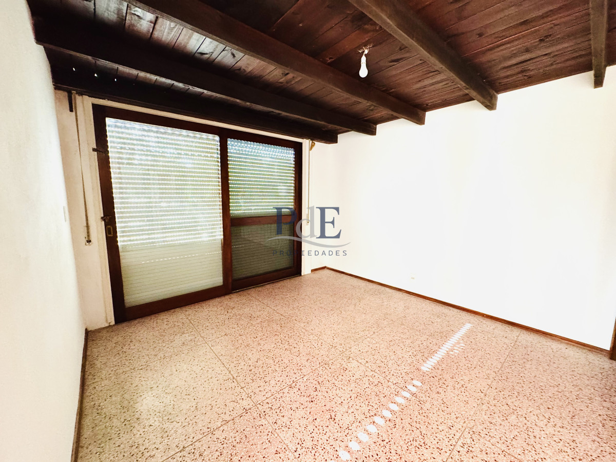 Venta Casa de 2 dormitorios cerca de playa mansa y servicios.  - Imagen 19