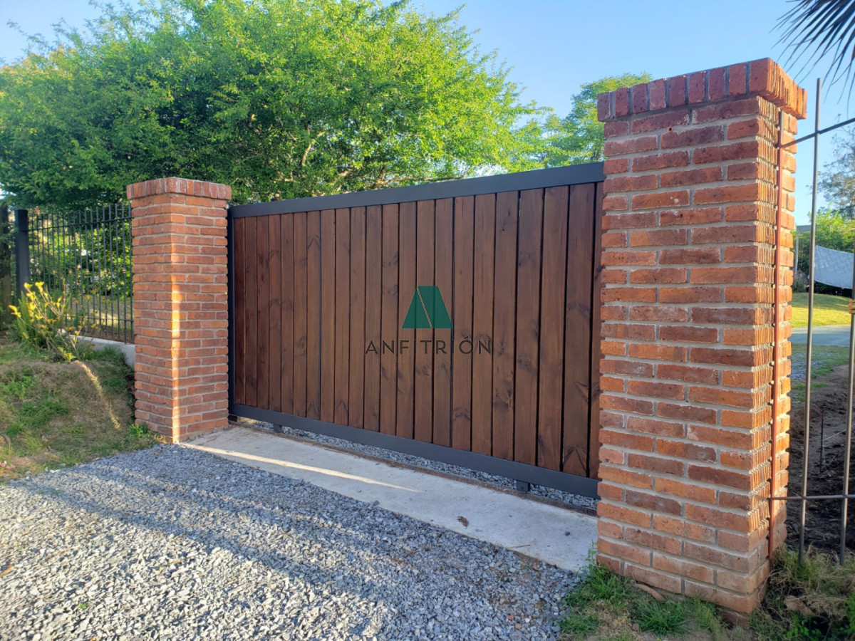Casa ID.763 - VENTA DE CASA DE 3 DORMITORIOS, PISCINA, EN MARLY, PUNTA DEL ESTE