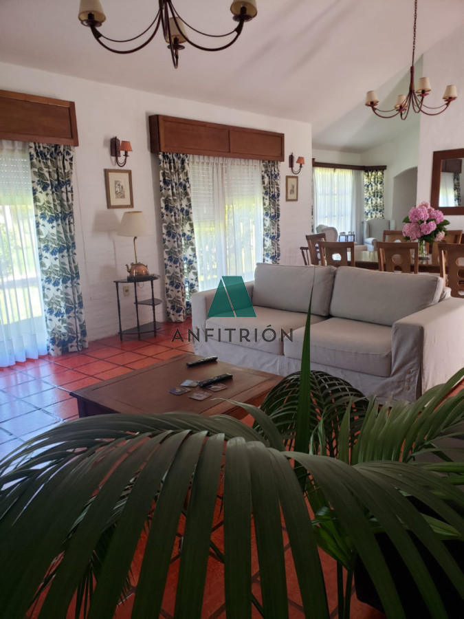 Casa ID.763 - VENTA DE CASA DE 3 DORMITORIOS, PISCINA, EN MARLY, PUNTA DEL ESTE