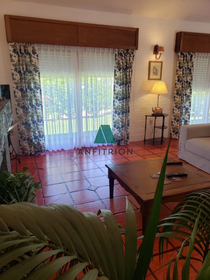 Casa ID.763 - VENTA DE CASA DE 3 DORMITORIOS, PISCINA, EN MARLY, PUNTA DEL ESTE