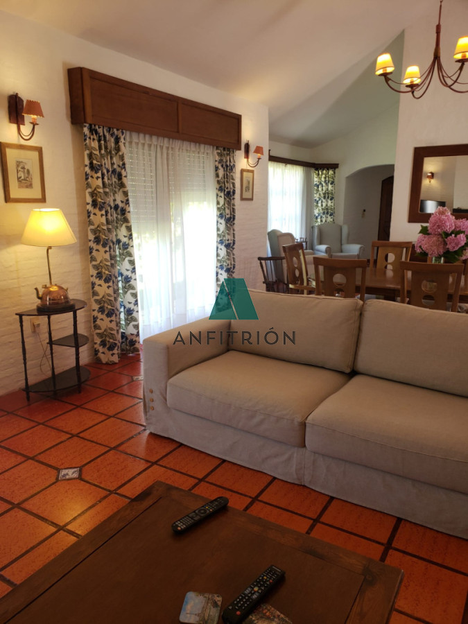 Casa ID.763 - VENTA DE CASA DE 3 DORMITORIOS, PISCINA, EN MARLY, PUNTA DEL ESTE
