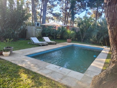 Casa en alquiler anual a metros de la playa - Zona Tío Tom Solanas