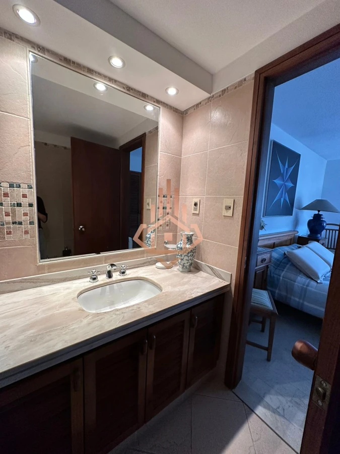 Venta Apartamento 3 dormitorios más dependencia sobre Roosevelt