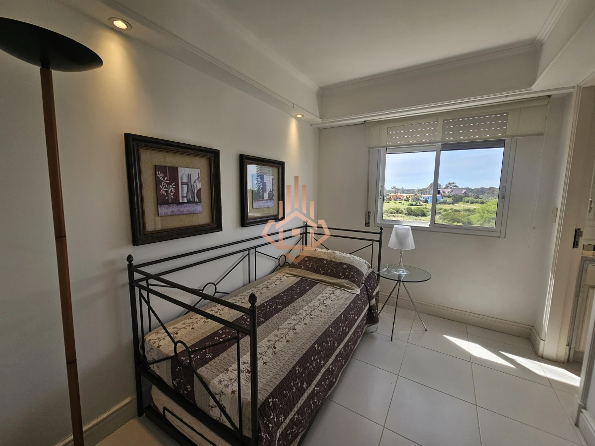 Se Vende Depto en Primera Linea de 4 Dormitorios en Suite Playa Brava