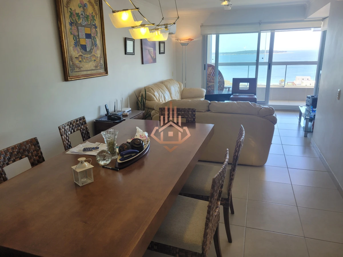 Venta de apartamento piso alto con vista al mar  Edificio Art Boulevard
