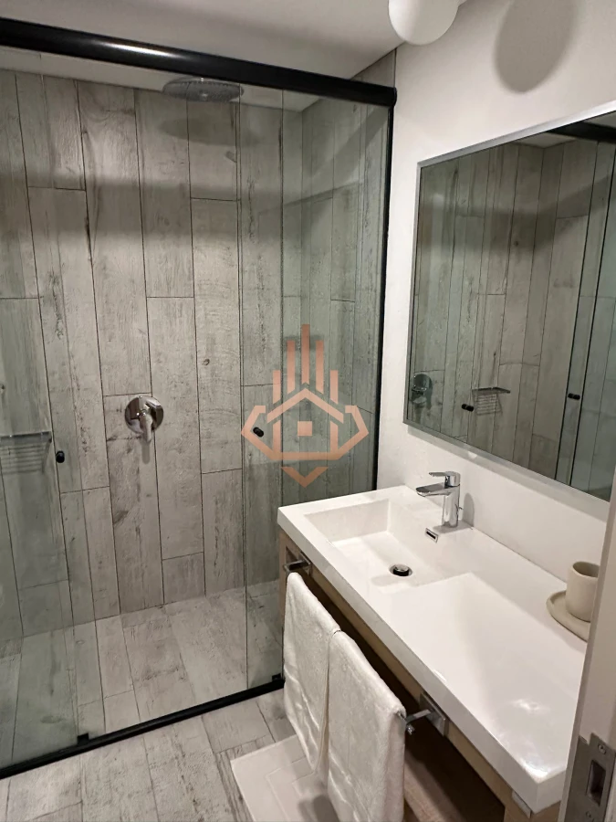 Venta departamento en Surfside de 2 dormitorios + den con vista al Mar