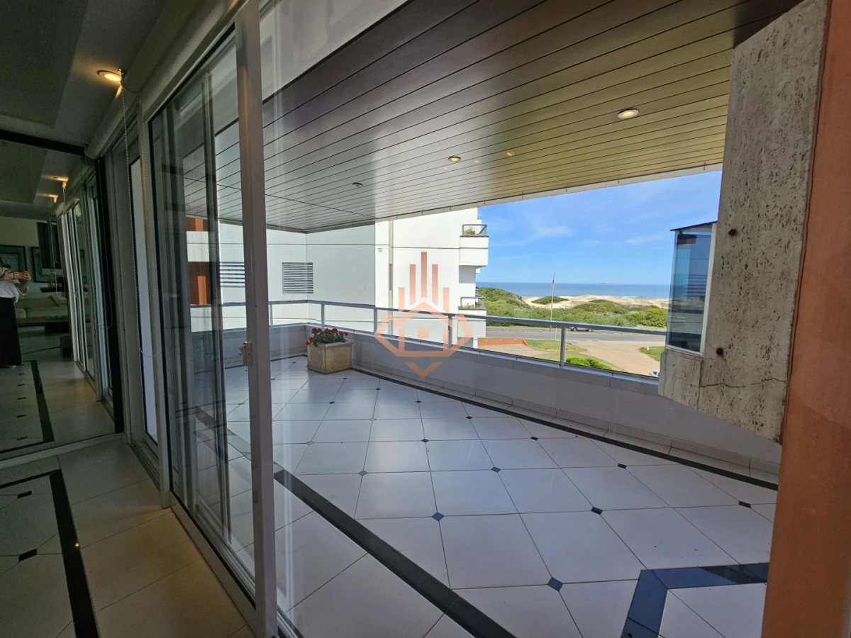 Se Vende Apartamento de 4 Dormitorios en Suite y Terraza Privada con Barbacoa Cerrada Balcon con Espectaculares Vistas